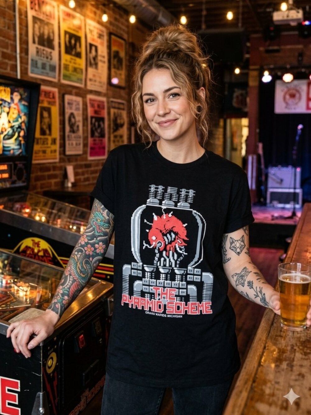 The Pyramid Scheme Grand Rapids Mother Brain Metroid 8-Bit Graphic Tee Large